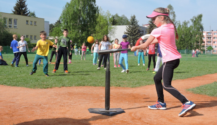 Basebalový den poprvé na novém hřišti. Tradiční akci navštívilo více než čtyři sta dětí