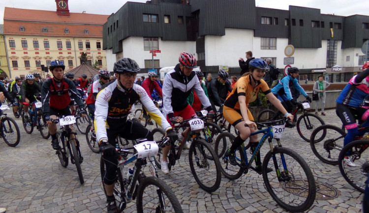 V sobotu startuje osmý ročník Jihlavské 24 MTB. Již v pátek zahrají v amfiteátru rockové kapely