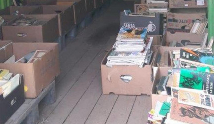 Přečtené a odložené knihy znovu našly využití. Putují k seniorům do domova