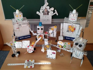 Deset tříd pojede za postavené roboty z Rota do vědeckého parku chytré zábavy