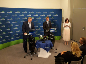 Premiér v demisi Babiš tráví den na Vysočině. Nechyběly protestní transparenty