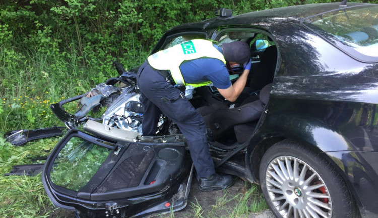 Při srážce dvou osobních aut na Písecku zemřela žena. Dva lidé utrpěli těžká zranění