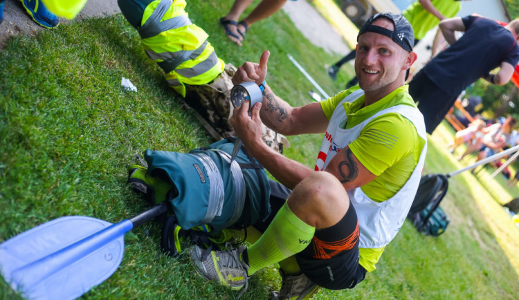 FOTO: Rekord extrémně náročného závodu Trek and Down padl. Překonali ho Kočvara a Jůza