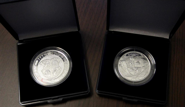 Jihlava vydala nové pamětní medaile. Na výběr je stříbro nebo levnější alpaka