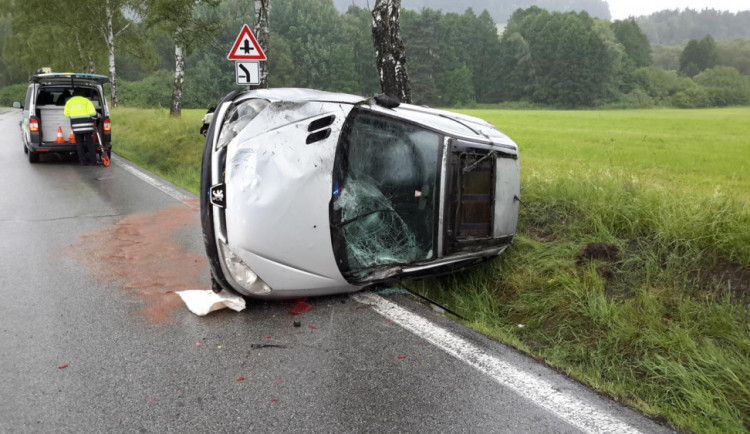 U Jenína havarovala řidička osobního automobilu. Nehoda se obešla bez vyproštění