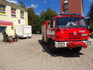 FOTO: V bedřichovské restauraci vzplál rozpálený olej, zasahovat musely dvě hasičské jednotky
