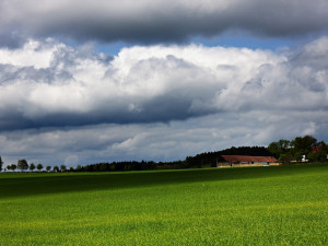 POČASÍ NA PÁTEK: Sluníčko se bude schovávat, místy lze očekávat bouřky