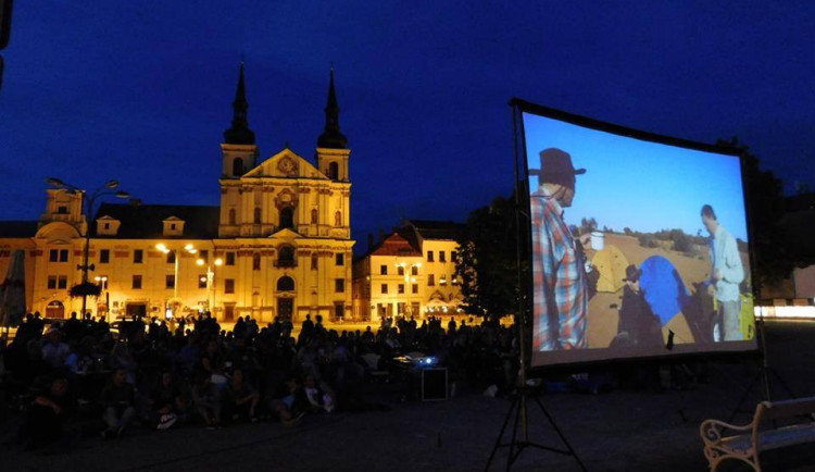 KULTURNÍ TIPY: Letní kina, divadla pod širým nebem a festivaly