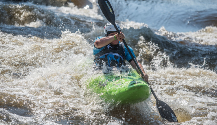 Do Českého Vrbného se sjeli vodáčtí veteráni. Své síly měřili na divoké vodě