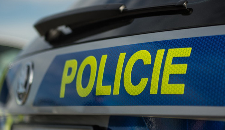 U českobudějovického Kauflandu se srazila dvě auta. Služební vůz policie s citroënem