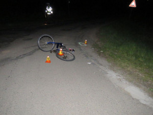 U Roštejna srazil neosvětlený cyklista chodce. Oba dva byli pod vlivem alkoholu