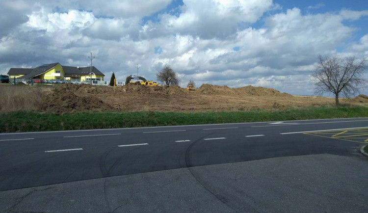 Probíhající stavba na výpadovce na Pelhřimov