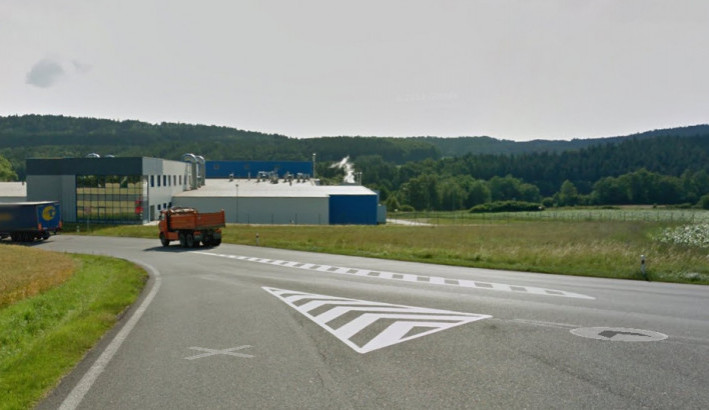 U Kosteleckých uzenin začne výstavba okružní křižovatky. Řidiče čeká objížďka i semafory