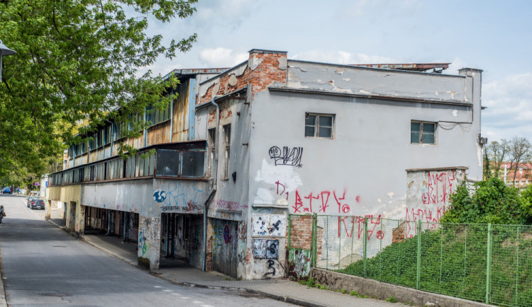 Budějčtí sokolové žádají o navýšení dotací na opravu zchátralé tribuny