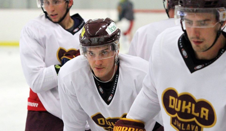 FOTO: Zpátky na led. Dukla Jihlava je po třech měsících opět na bruslích