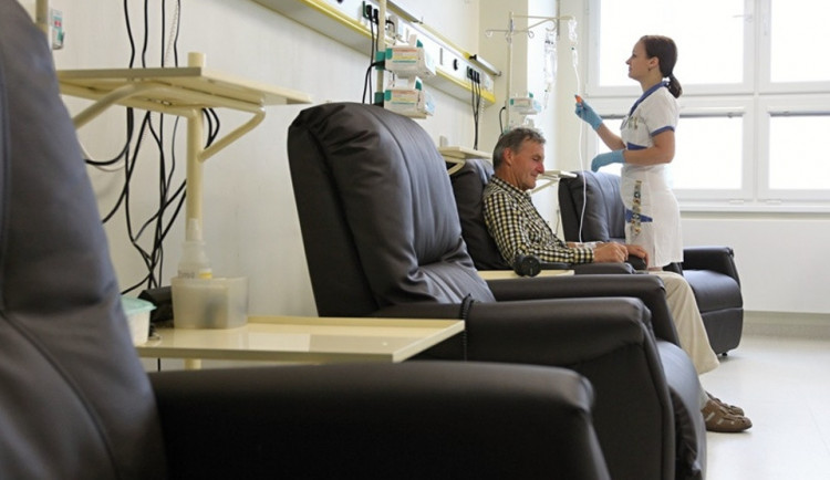FOTO: V jihlavské nemocnici funguje již pátý Vánoční pokoj, zpříjemní pobyt během chemoterapie