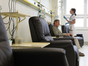 FOTO: V jihlavské nemocnici funguje již pátý Vánoční pokoj, zpříjemní pobyt během chemoterapie