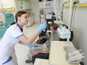 FOTO: V jihlavské nemocnici funguje již pátý Vánoční pokoj, zpříjemní pobyt během chemoterapie