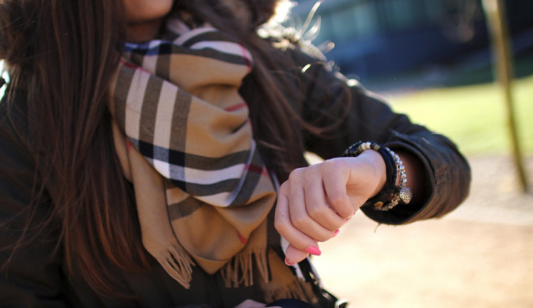 Značka Burberry spálila výrobky za téměř miliardu, než aby je zlevnila