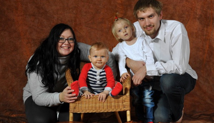 Natálka se svými rodiči a bráškou Kubíkem