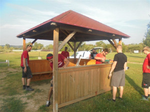 Dobrovolníci opravili altán v parku Nad Tunelem, dočkali se mnoha pochvalných reakcí