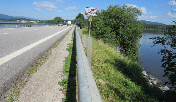 V Černé v Pošumaví postaví cyklostezku, která povede nad hladinou malého Lipna