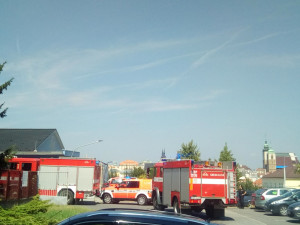 Hoří druhé patro ve firmě Jihlavan, na místě zasahuje více než dvacet jednotek