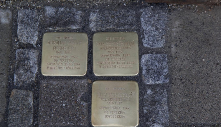 "Kameny zmizelých" v Mahlerově ulici připomínají osudy jihlavské židovské rodiny