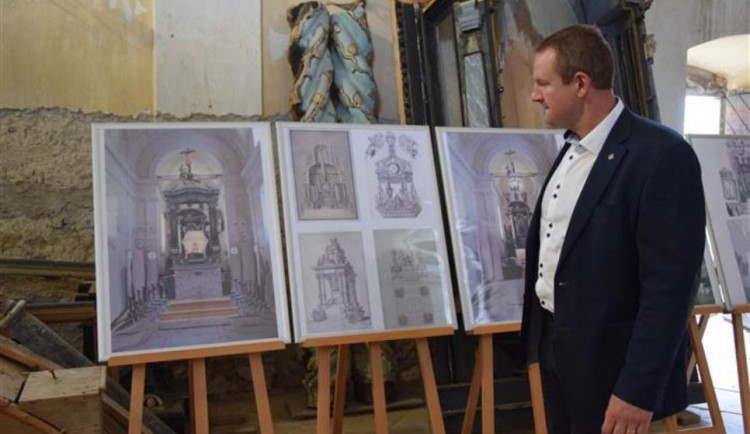 náměstek hejtmana Kraje Vysočina pro oblast ekonomiky a majetku Martin Kukla na návštěvě hradní kaple na Kámeni