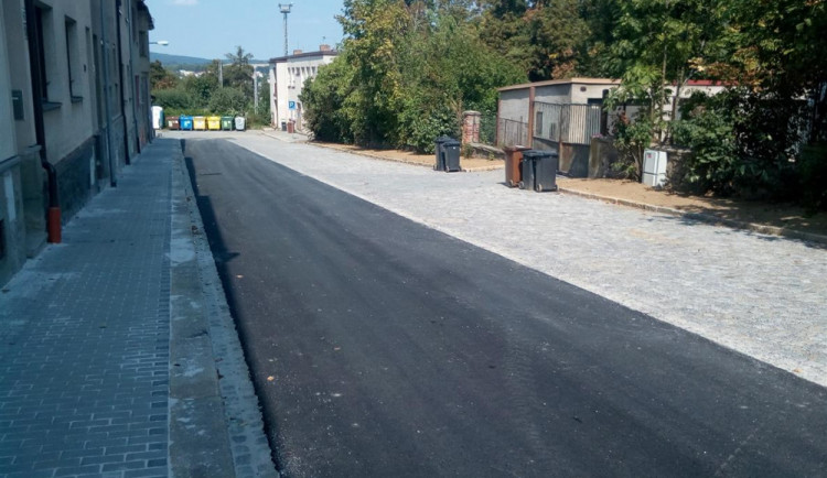 V jihlavské Úprkově ulici je hotovo. Rekonstrukci zdržela havárie na plynovém potrubí