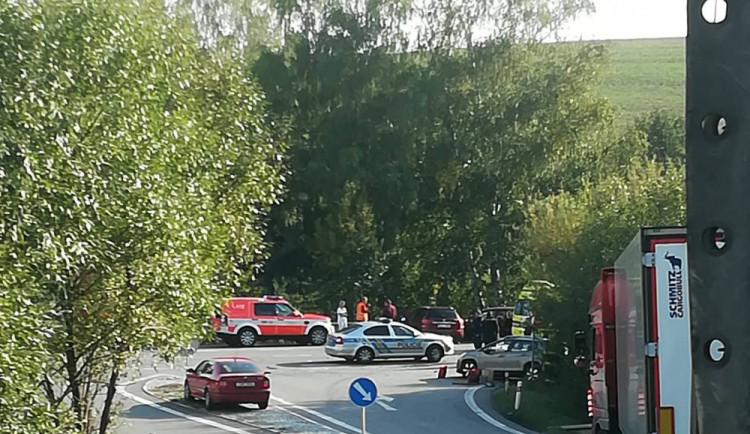 Dvě hromadné nehody na pelhřimovské výpadovce: Jedenáct zraněných a dopravní kolaps