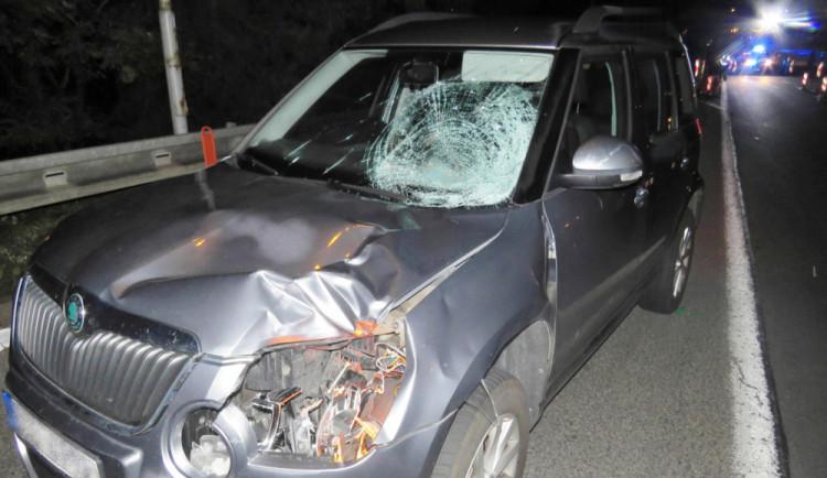 Chodkyně nepřežila střet s osobním autem na hlavním průtahu Pískem