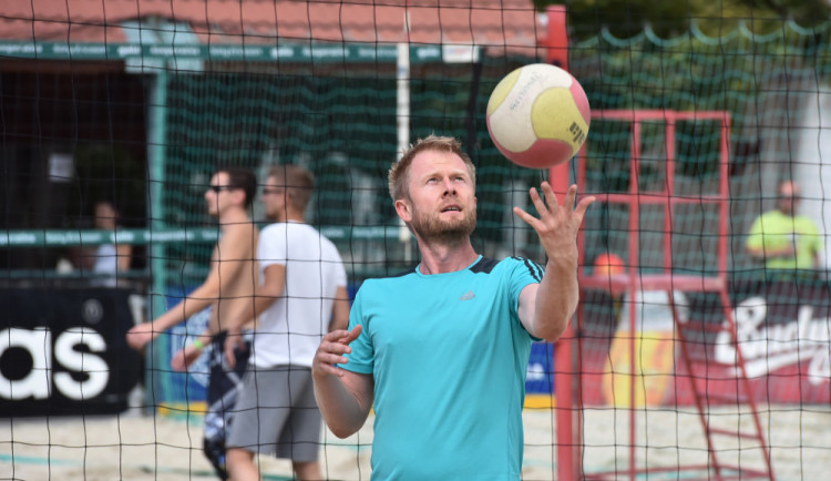 FOTO: Volejbal hráli pro Matyáše. A sportování vyneslo skoro šedesát sedm tisíc korun