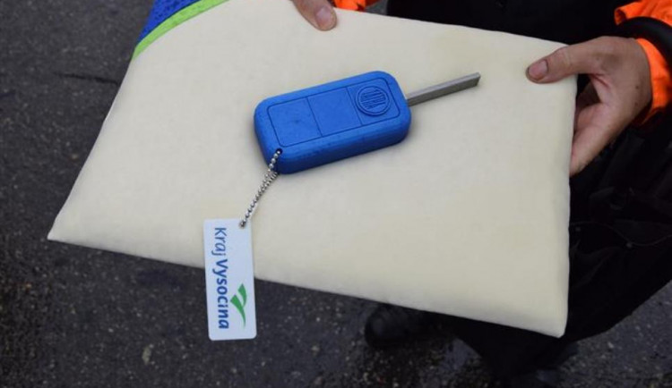 Deset kluků z třebíčské průmyslovky postaví Tatru. Ta pak bude pomáhat silničářům