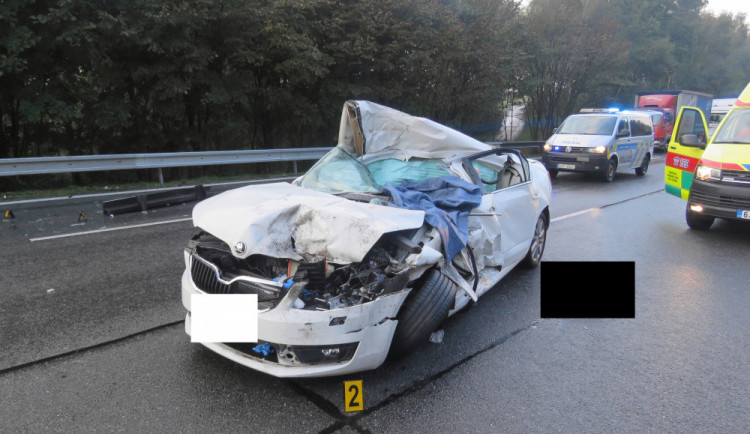 Další oběť na dálnici D1: Řidič osobáku zemřel po střetu s nákladním autem