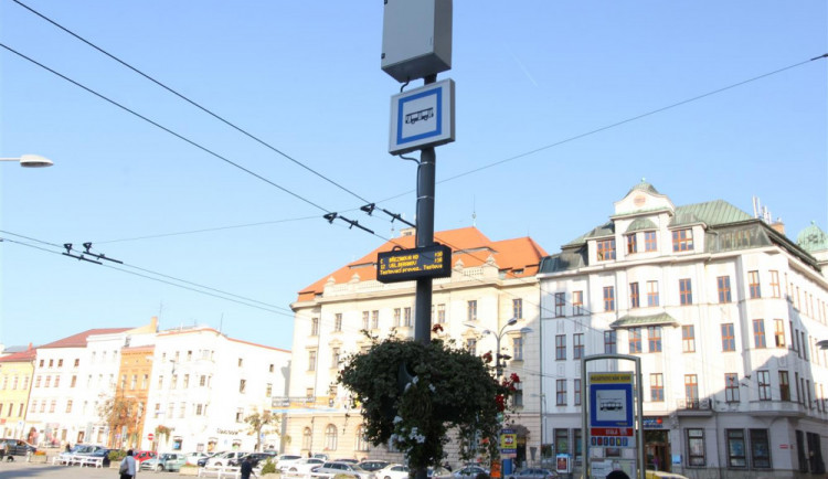 Jihlava testuje chytrou zastávku. Informace o MHD najdeme také ve svých mobilech
