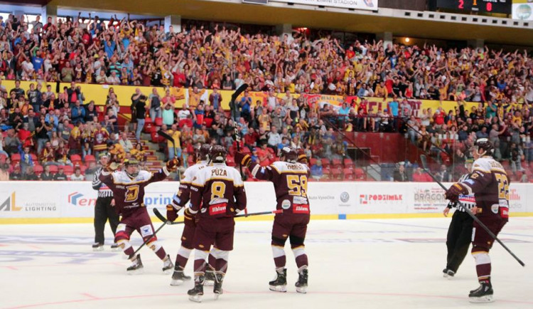 Dukla v Ústí nad Labem ztrácela, nakonec vyhrála po samostatných nájezdech