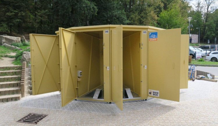 Jihlavská zoo od začátku září nabízí zdarma cykloboxy. Jako první v republice