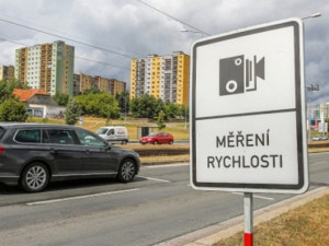 Řidiči, nohu z plynu! Na pěti místech v Jihlavě se bude nově měřit rychlost