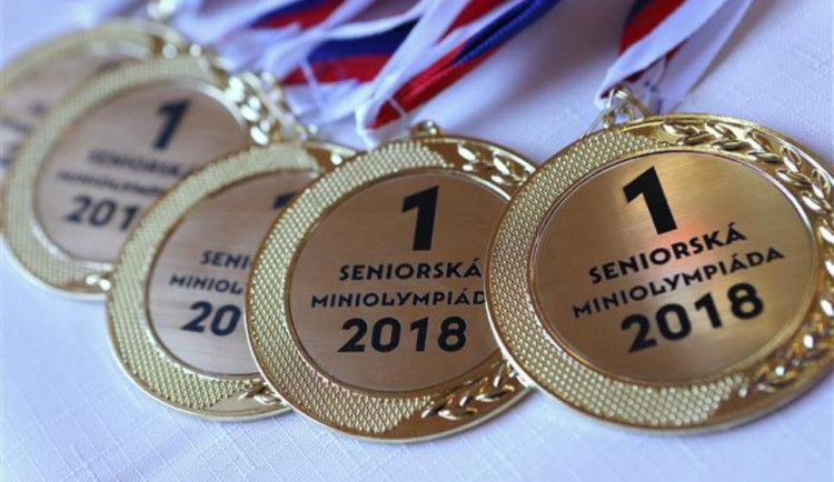 Senioři vyrazili na olympiádu. Zlatá medaile putuje do Jihlavy