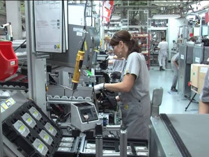 Odbory se činily, zaměstnanci firmy Automotive Lighting dostanou přidáno o devět procent
