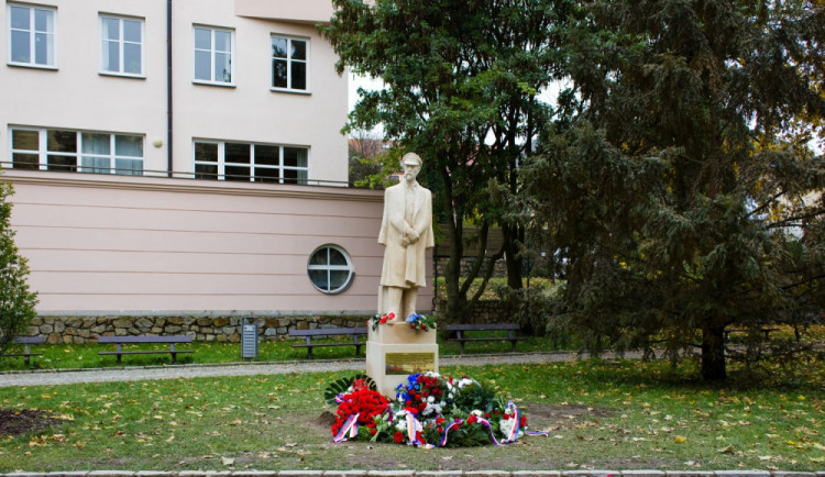 Sto let republiky Jihlava na státní svátek uctí položením věnců u sochy Masaryka