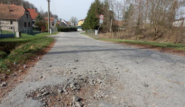 současný stav silnice II/349 Svatoslav – Čechtín