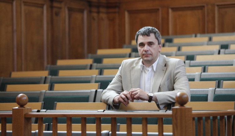 Profesor Václav Báča byl v Jihlavě podruhé uveden do funkce rektora VŠPJ