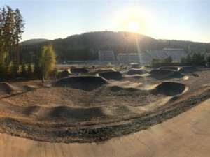 Výzva pro začátečníky i zkušené jezdce: Vysočina Arena má novou pumptrackovou dráhu