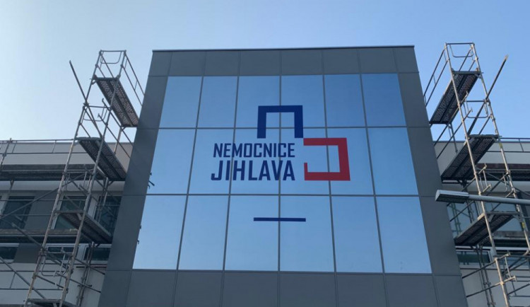 Do jihlavské nemocnice opět hlavním vchodem. Po čtyřech měsících se otevřel pacientům