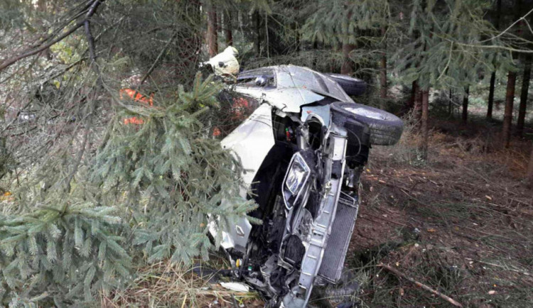 U Hosova boural osobák, skončil na boku. Nehoda se obešla bez zranění