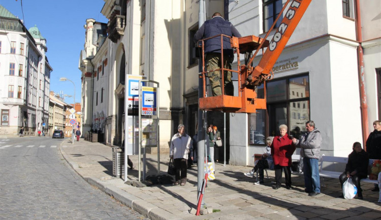 Jihlava má dvacítku chytrých zastávek. Jsou třeba na Březinkách nebo u nemocnice
