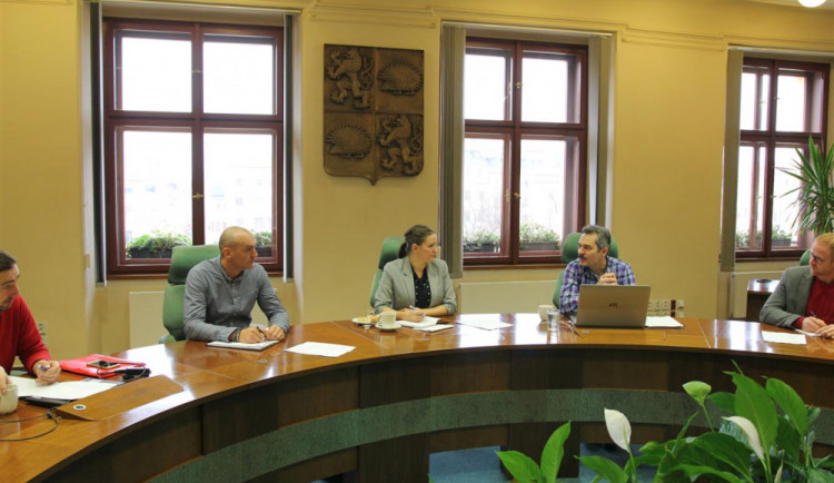 Nové vedení města se setkalo na první pracovní poradě. Zapojíme všechny naše síly, říká primátorka Koubová