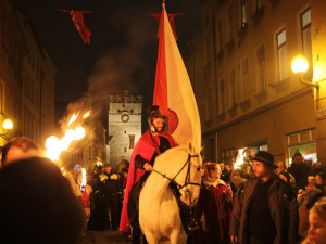 FOTO: Svatý Martin se svojí družinou prošel centrem Jihlavy. Slavnost zakončil ohňostroj